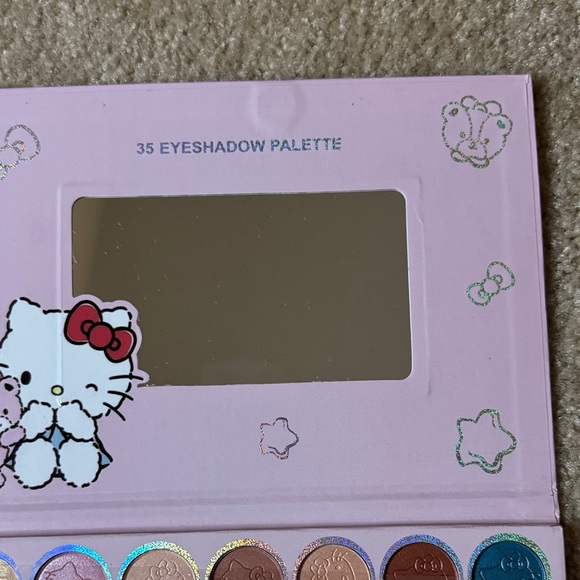 Hello Kitty X Crème’, 35-Color Eyeshadow Palette/Mask - Pink and Red - Picture 3 of 6